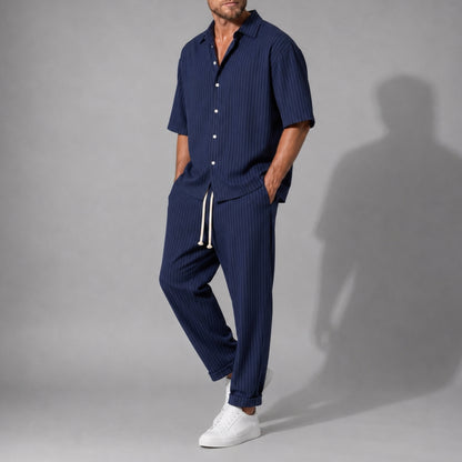 Compleu Bărbați Bleumarin cu Dungi – Cămașă Oversized și Pantaloni Lungi Casual