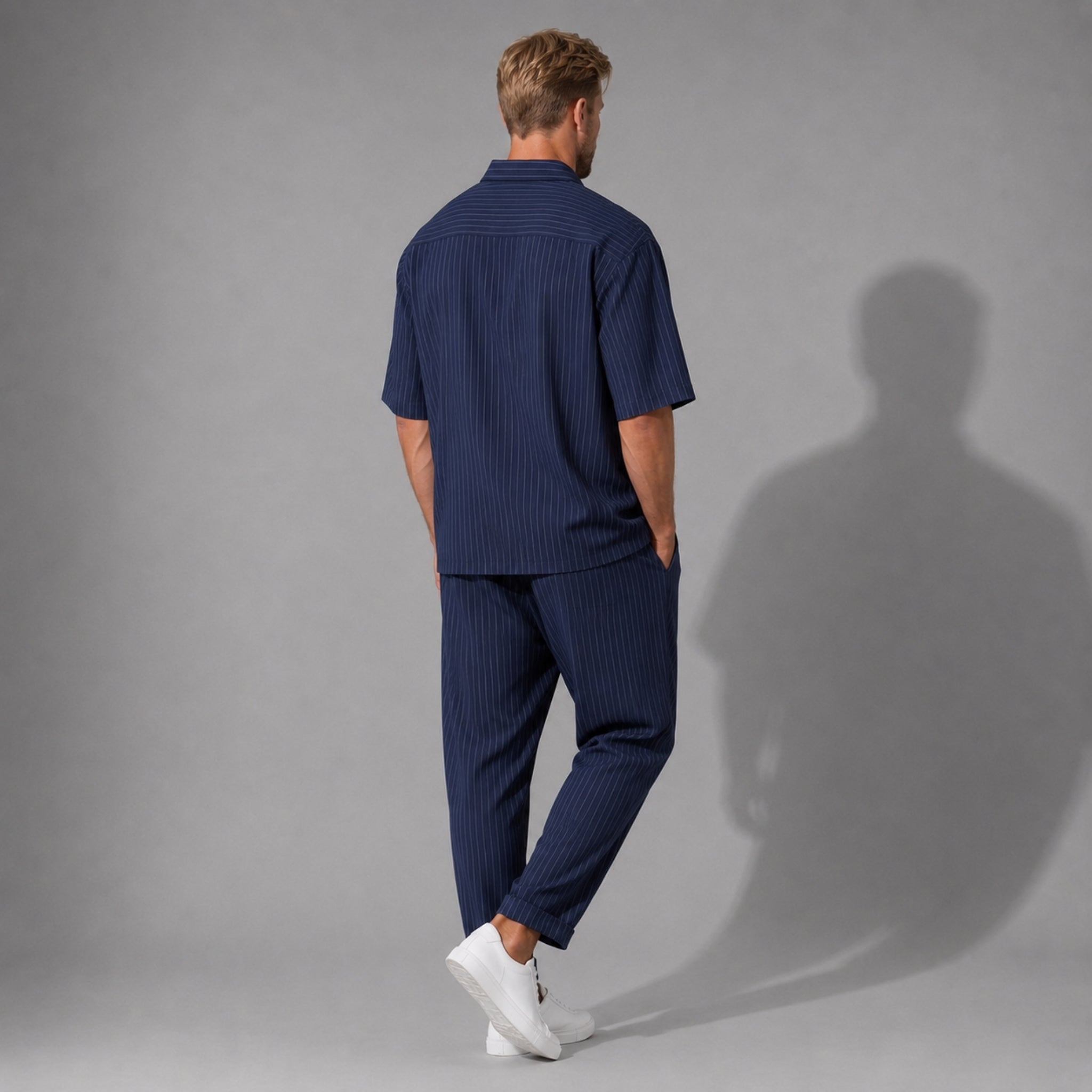 Compleu Bărbați Bleumarin cu Dungi – Cămașă Oversized și Pantaloni Lungi Casual