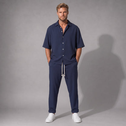 Compleu Bărbați Bleumarin cu Dungi – Cămașă Oversized și Pantaloni Lungi Casual