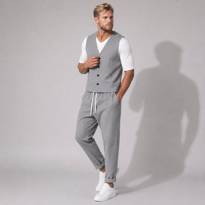 Costum bărbătesc relaxat gri cu dungi – vestă și pantaloni cu tur lăsat