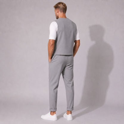 Costum bărbătesc relaxat gri cu dungi – vestă și pantaloni cu tur lăsat