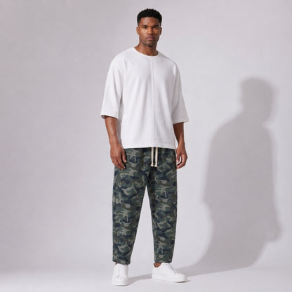 Pantaloni trening bărbați conici tip balon – design oversized, print camuflaj