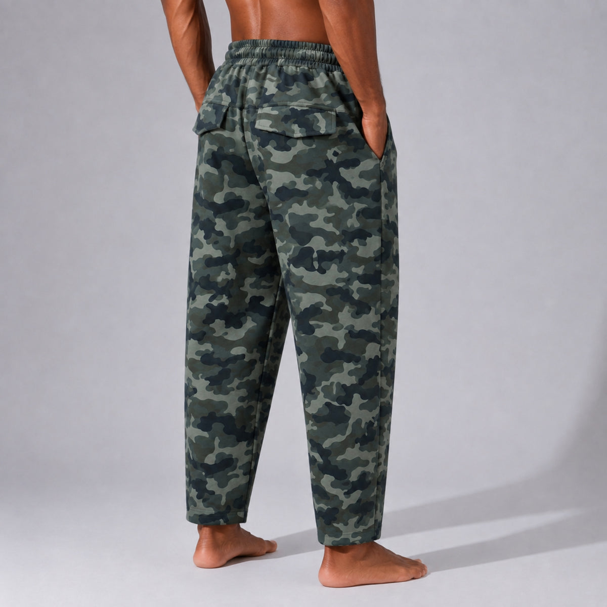 Pantaloni trening bărbați conici tip balon – design oversized, print camuflaj