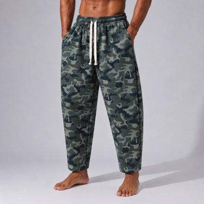 Pantaloni trening bărbați conici tip balon – design oversized, print camuflaj