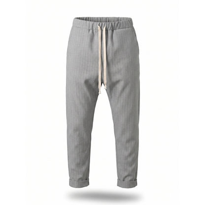 Pantaloni bărbați de vară gri cu dungi fine, croială lejeră cu tur lăsat, talie elastică și șnur crem
