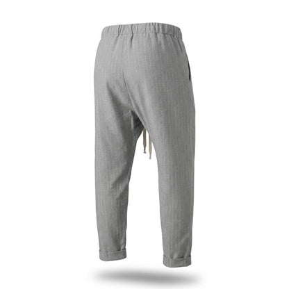 Pantaloni bărbați de vară gri cu dungi fine, croială lejeră cu tur lăsat, talie elastică și șnur crem