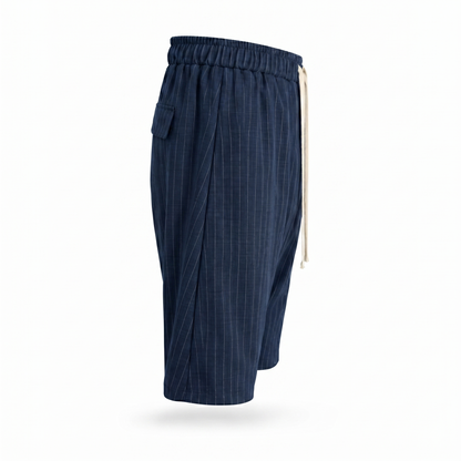 Compleu bărbați bleumarin cu dungi fine – cămașă oversized și pantaloni scurți lejeri de vară