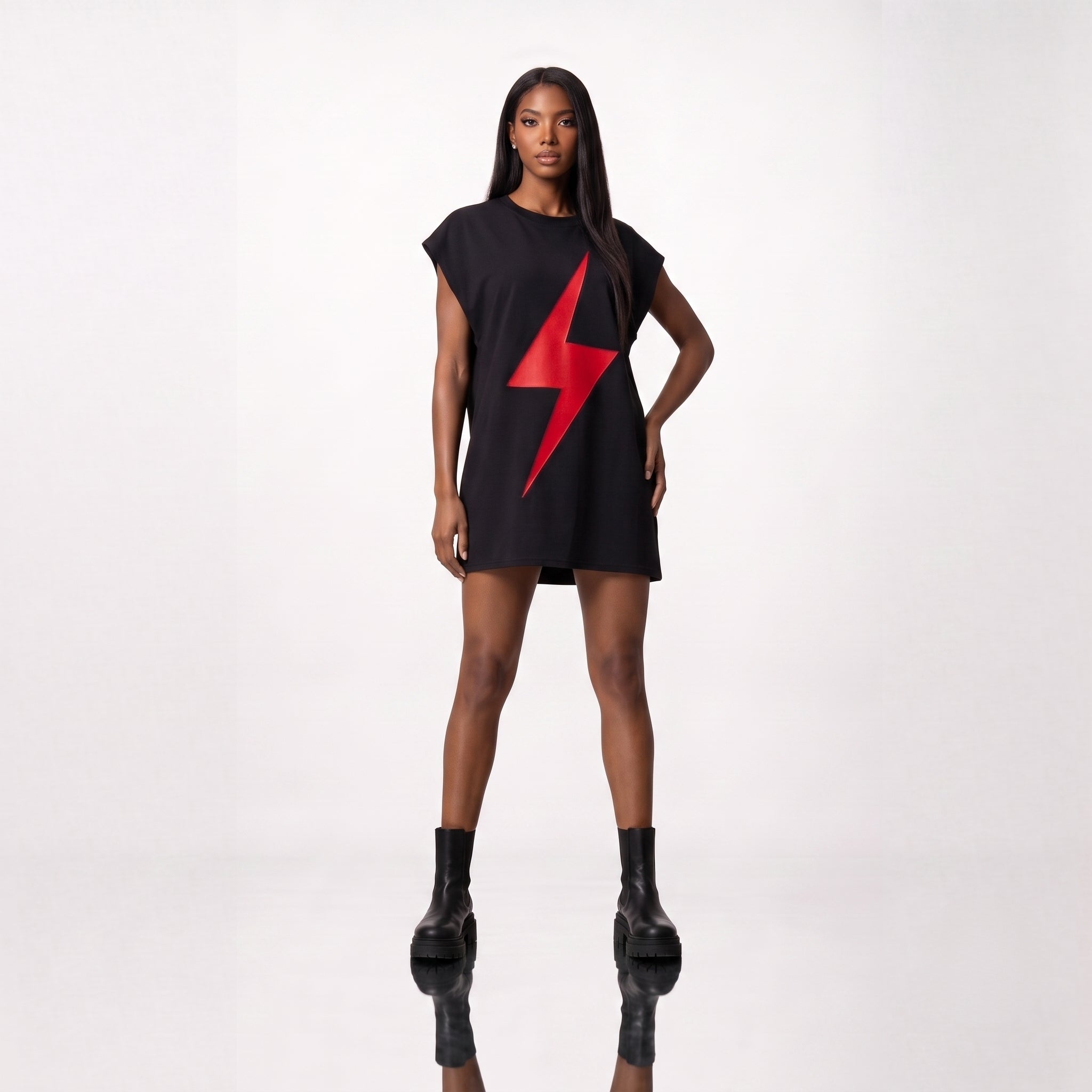 Rochie Tricou Oversized din Bumbac 100%, Design Fulger Decupat la Laser